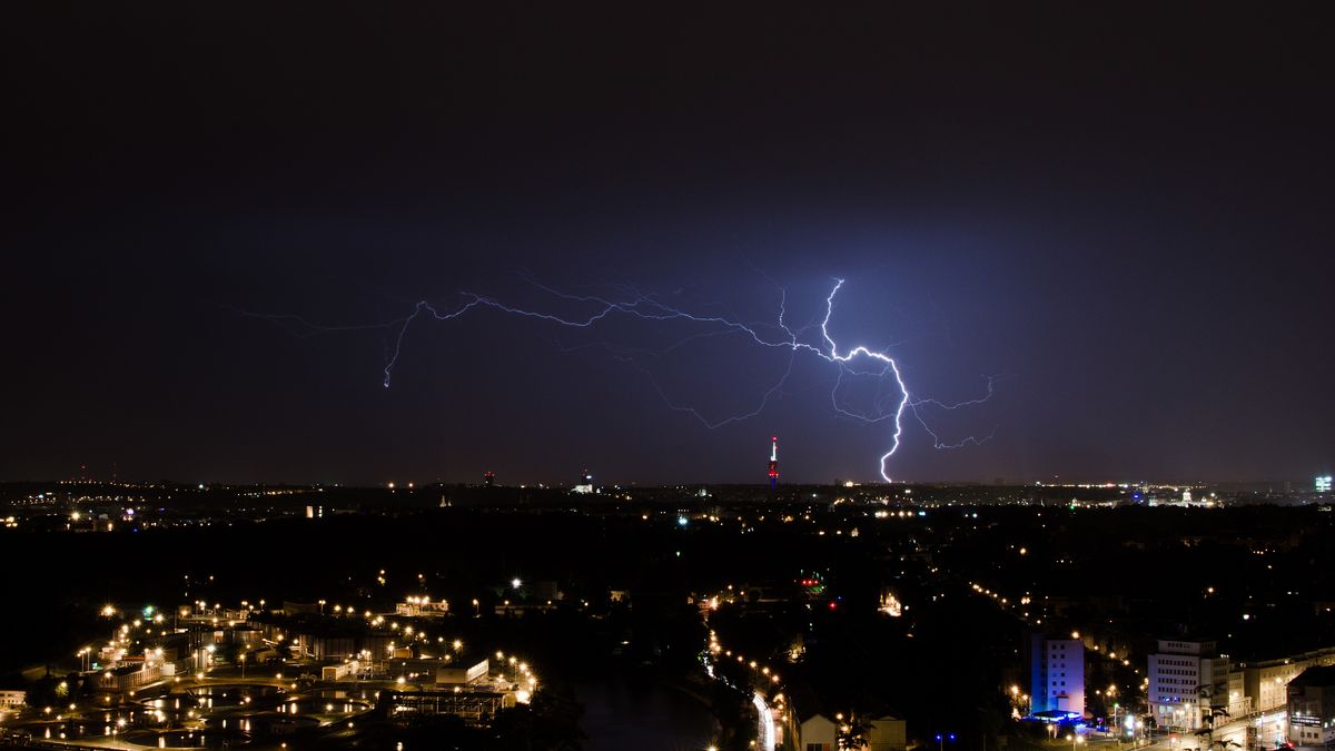 Varování meteorologů: Bude až 37 stupňů a Česko zasáhnou i silné bouře